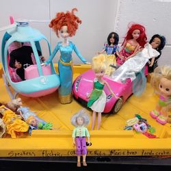 Barbies Lot Of Cars.. Helicópter ..4 Barbies & More 