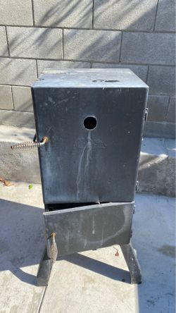 Medium sized master built smoker