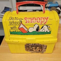 VINTAGE 1968: GO TO SCHOOL WITH SNOOPY PLASTIC LUNCH BOX(without thermos)