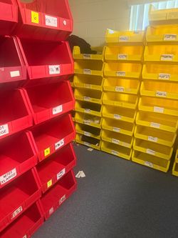 Industrial plastic stackable storage bin