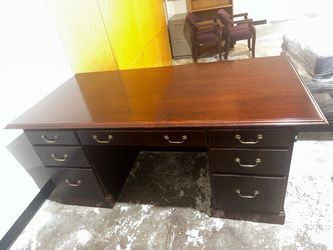 OFFICE DESK TRADITIONAL DESK