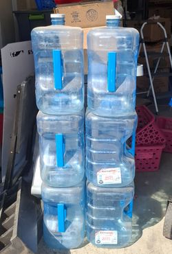 Set of 3 gallon water bottles