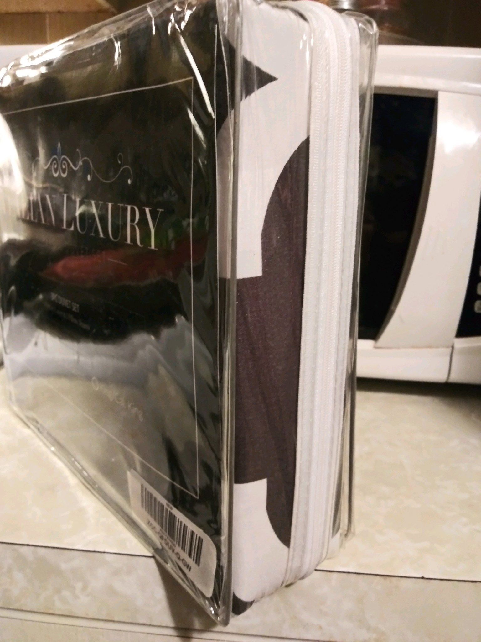 Full/Queen 1 duvet cover and 2 pillow shams