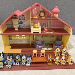 Bluey Dollhouse Playset, Characters & Accessories 