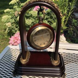 Lovely Free Swinging Pendulem Clock