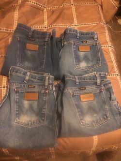 4 pair men’s wrangler blue jeans
