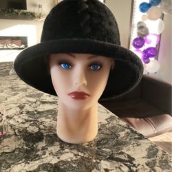 Head MANNEQUIN  WITH DUCHESS BLACK HAT