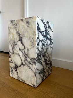 Audo Copenhagen | Tall Calacatta (2x)