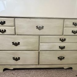 FREE Antique Style Dresser - Nice Wood