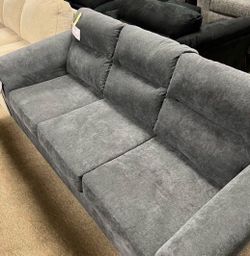 Cozy stylish nice couch!