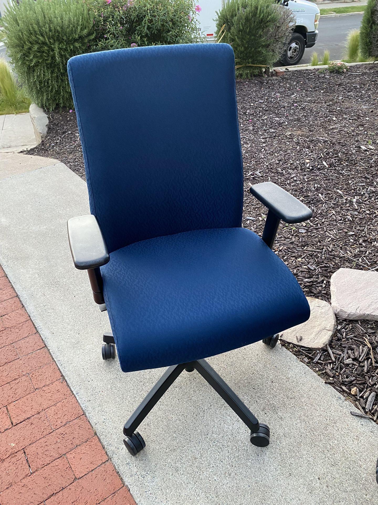 HON Ignite Fabric Ergonomic Desk Chair