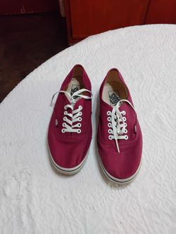 Men's Size 6.5 or ladies size 8. Like New