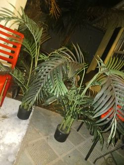 2 NEW 4.5FT ARTIFICIAL PLANTS ON BLACK STANDS 20 SET FIRM PAID 89EACH