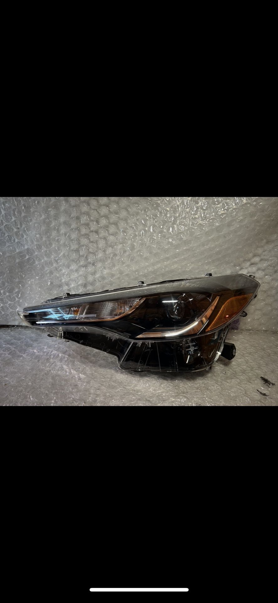 2022-2023-2024 TOYOTA COROLLA CROSS LEFT DRIVER SIDE HEADLIGHT  OEM USED
