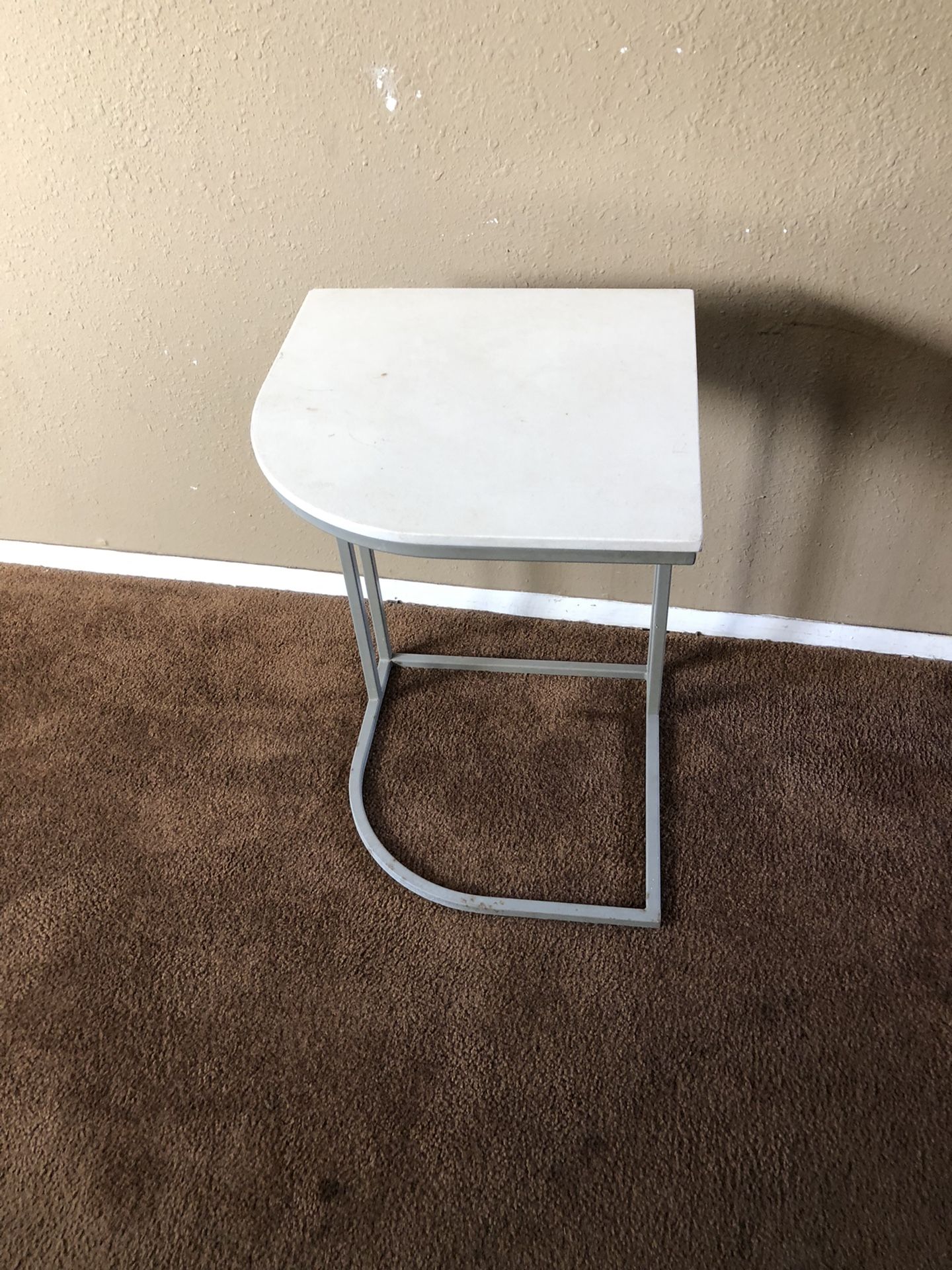Corner shelf