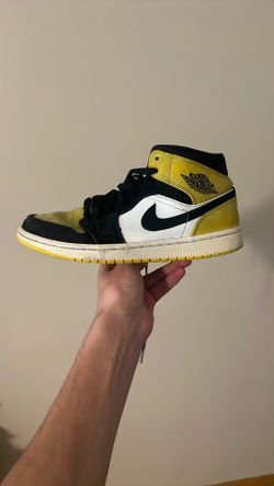 Jordan 1 Mid (SE Mid Yellow Toe)