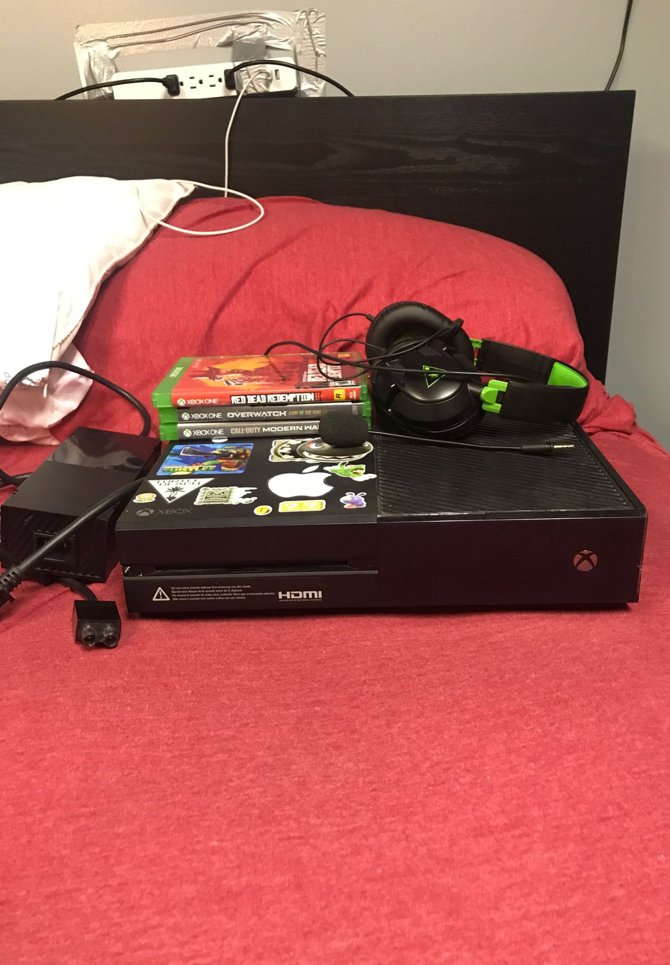 Xbox one console with Turtle beach headset and games