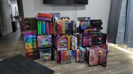 Doll collection (rainbow high, shadow high, mermaze, zombaes and LOL)