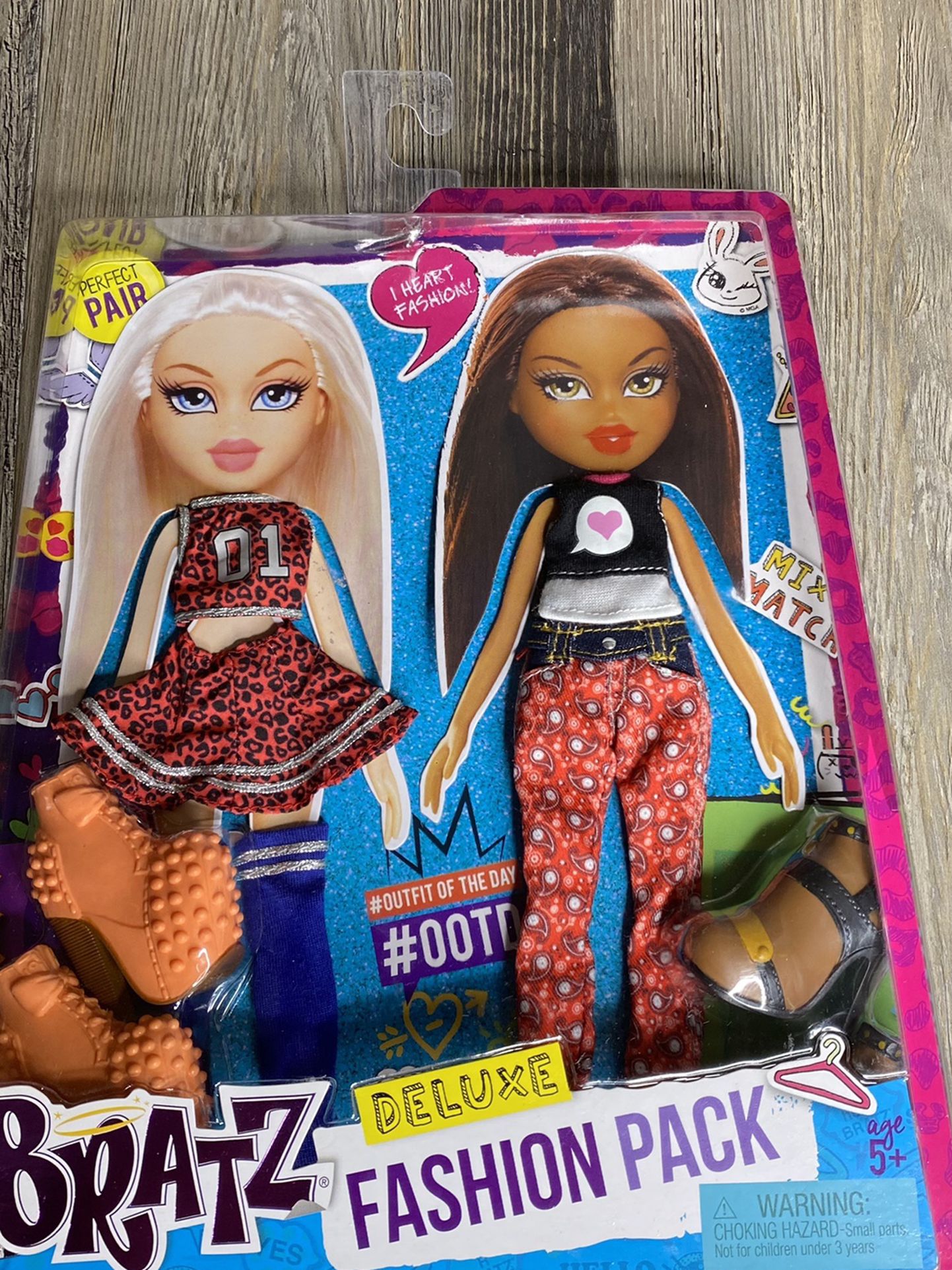 2015 Bratz Deluxe Fashion Pack Style 1: Yasmin and Cloe Clothes And Shoes NEW