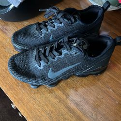 Black Nike Vapor max