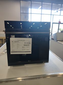 LG 3.0 cu ft Smart Compact Wall Oven With True Convection and Air Fry