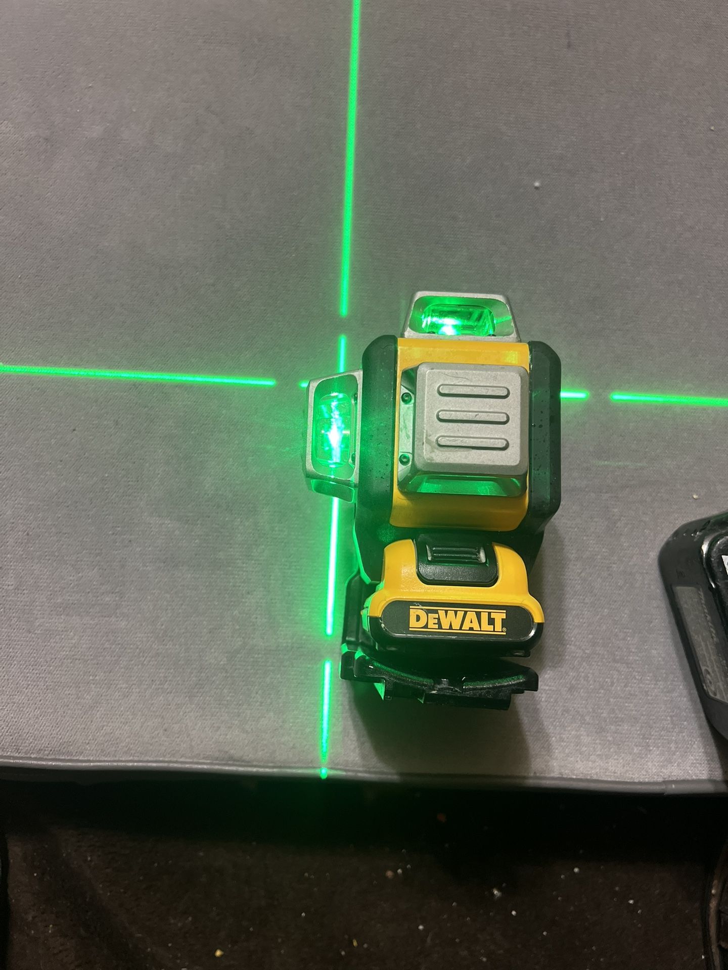 DEWALT 12V MAX Lithium-Ion 100 ft. Green Self-Leveling 3-Beam 360 Degree Laser Level with 1 Battery, Charger and Case