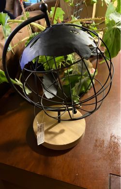 Inter-American Products Decorative Metal Globe on Wood Base. Read description 1st