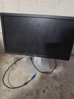 Dell Flat Screen Monitor with Stand