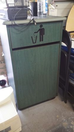 Commercial trash garbage disposal receptacle