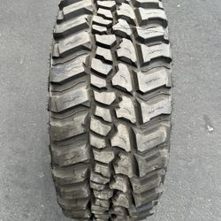 (ONLY 1) 315/70R17 Mickey Thompson Baja Boss 