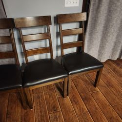 Four Very Nice Kitchen Table Chairs