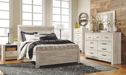 Bellaby Whitewash 7Pc.- Dresser Mirror Queen Panel Bed 2 Nightstands