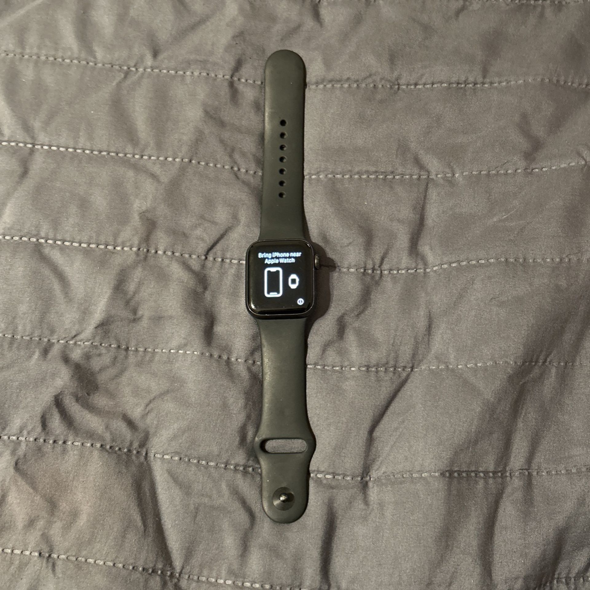 Apple Watch SE Black 44mm Price Is For Both