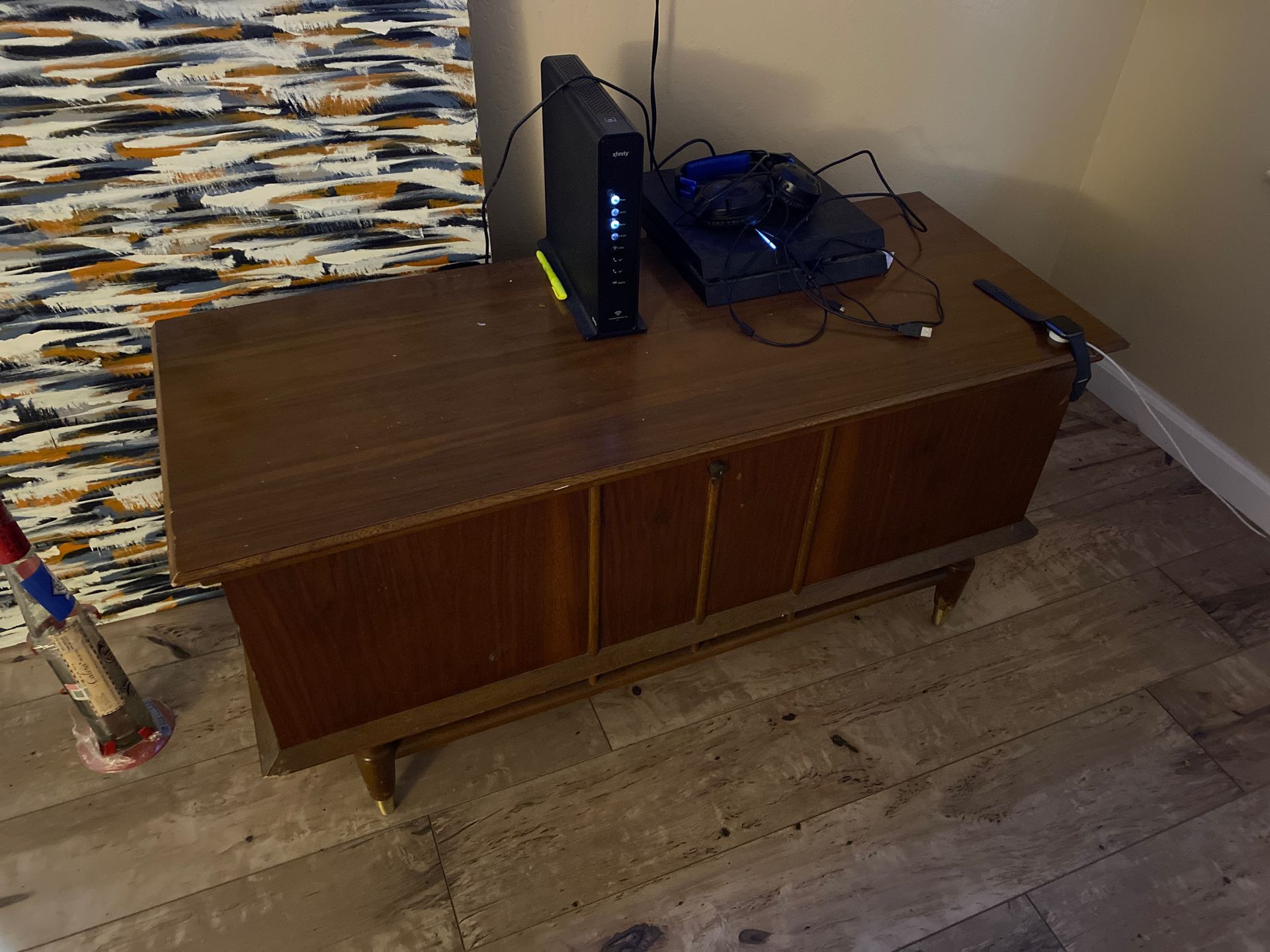 Drawer chest w/ storage compartment built in
