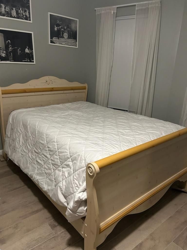 Girl's Bedroom Set