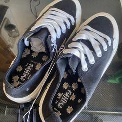 Black sneakers women 