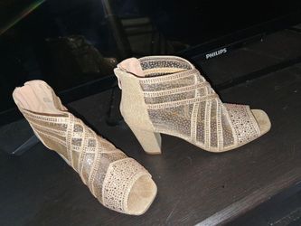Girl shoes