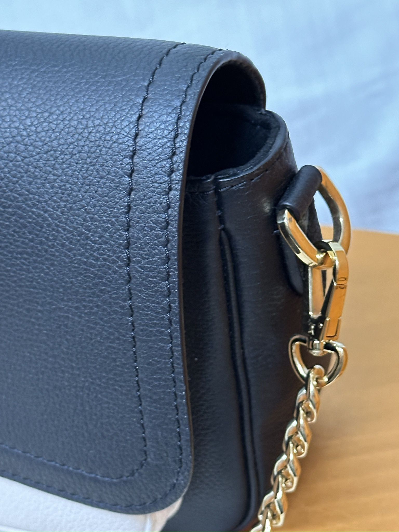 •°100% Authentic Louis Voitton Large Sully Purse°• for Sale in Barrington,  RI - OfferUp