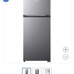 Hisense 19in. 4.4 cu. ft Compact Top Mount Refrigerator With Freezer