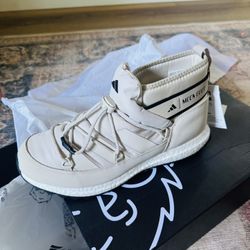 Adidas Moon Boots Size 10.5
