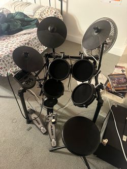 Electronic Drum Set & Amp- Alesis/Fender