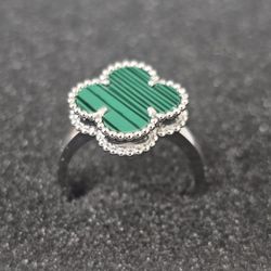 New 14k White Gold Van Cleef Green Ring