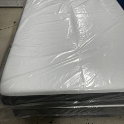 New Queen Memory Foam Mattress 
