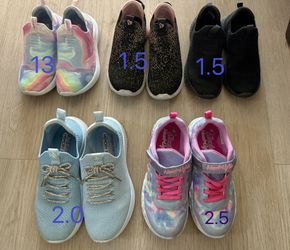 Children’s Skechers athletic shoes 13——-2.5