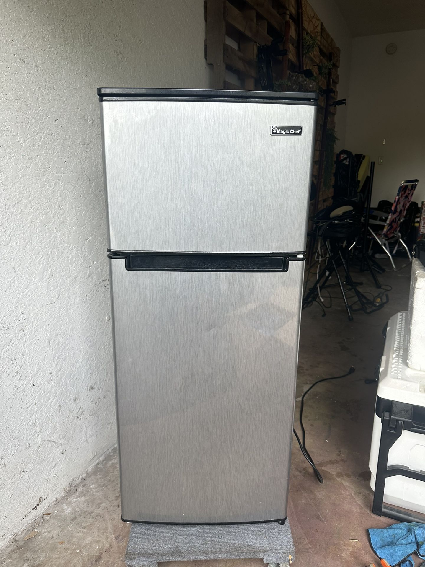 Magic Chef 4.5 cu. ft. 2-Door Mini Refrigerator in Platinum Steel with Freezer