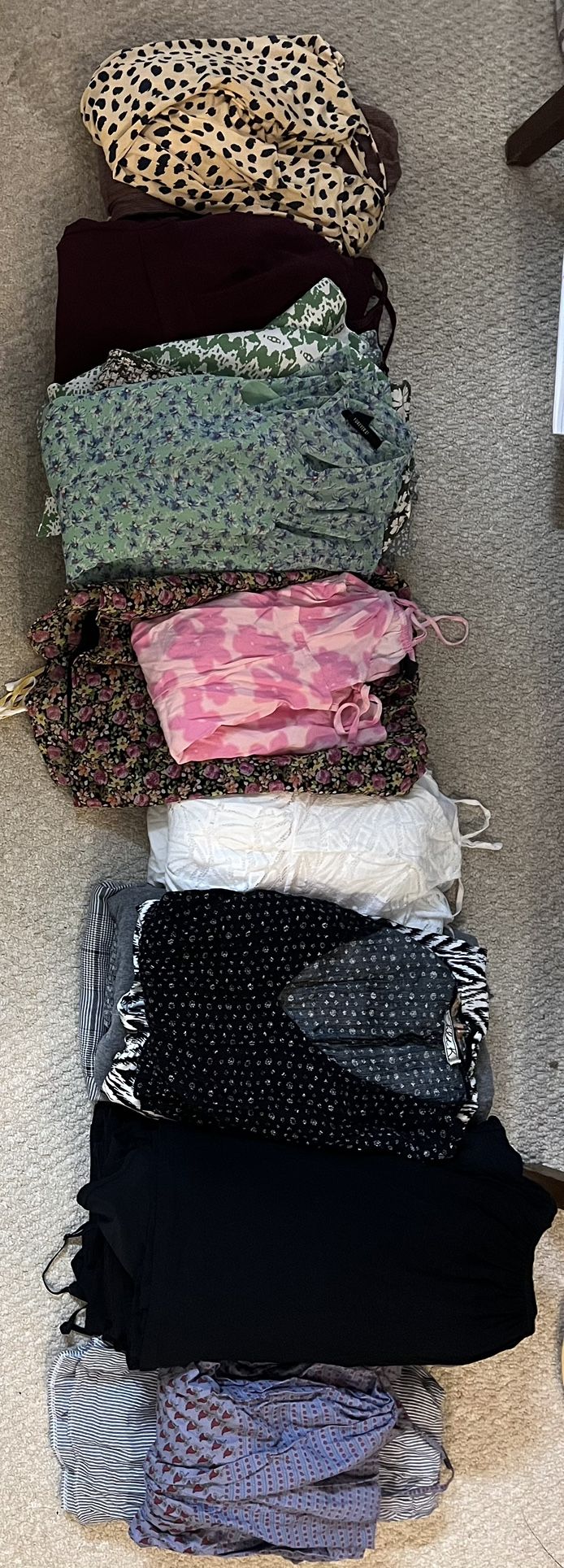 ONE DOLLAR PER WOMENS ROMPER/DRESS — 40 ITEMS