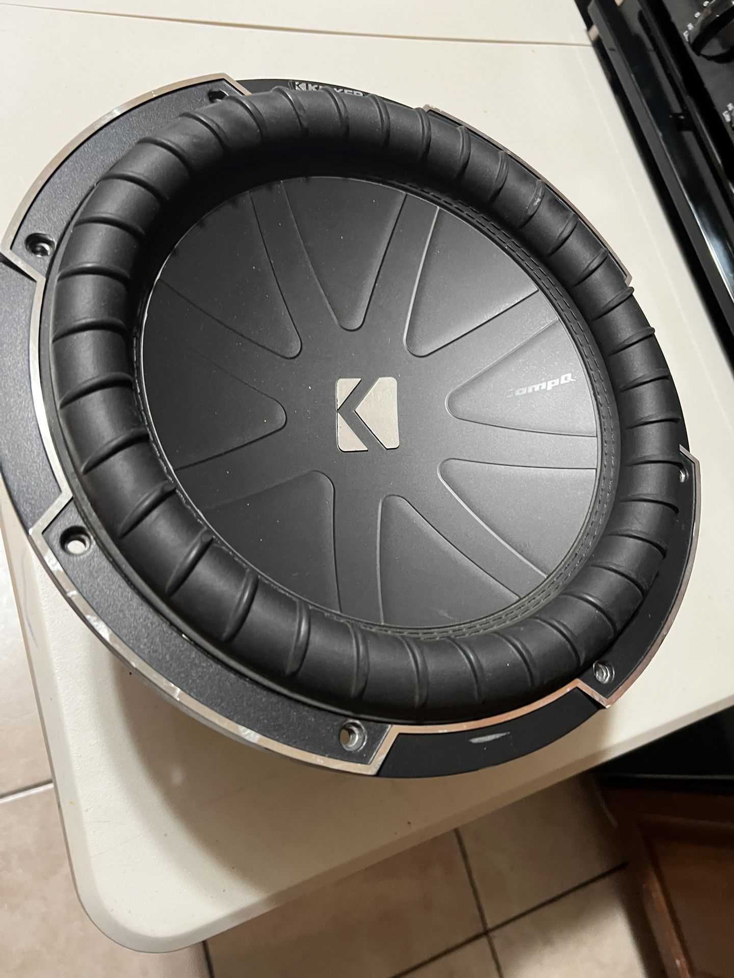12 Kicker, Subwoofer