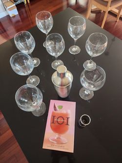 7 margaritas goblet with cocktail shakes and book