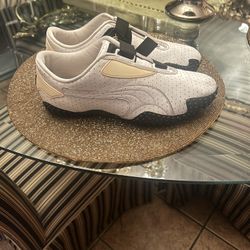 Women Shoes 👟 Pumas Size 9–/2