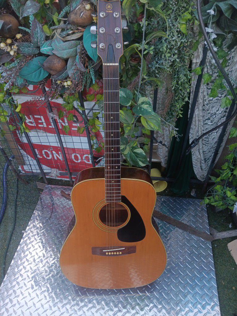 Yamaha FG-180-1 Black Label | 1(contact info removed) | Jumbo Dreadnought Acoustic Guitar INCLUDES RECENTLY BOUGHT HARD CASE AND DIGITAL TUNER

